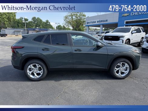 New 2026 Chevrolet Trax LS w/ LS Convenience Package FWD image 4