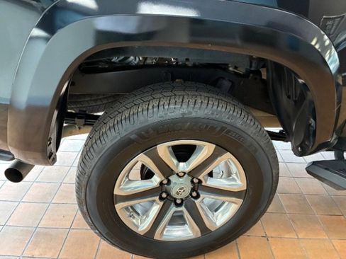 Used 2019 Toyota Tacoma Limited image 31