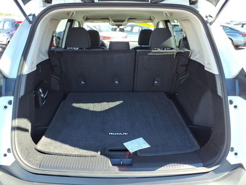 Used 2022 Nissan Rogue SV image 7