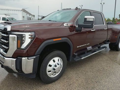 Used 2024 GMC Sierra 3500 SLT w/ SLT Premium Package image 4