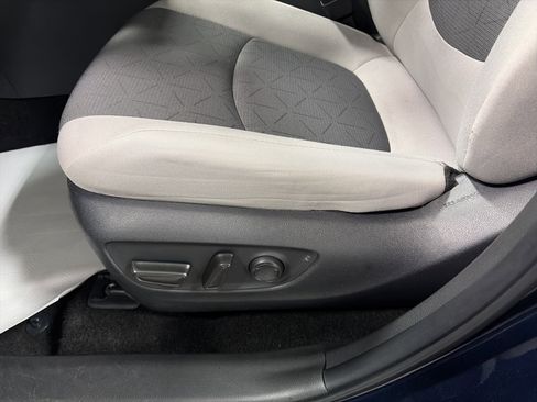 Used 2025 Toyota RAV4 XLE image 13