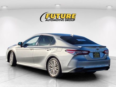 Used 2019 Toyota Camry XLE FWD image 7