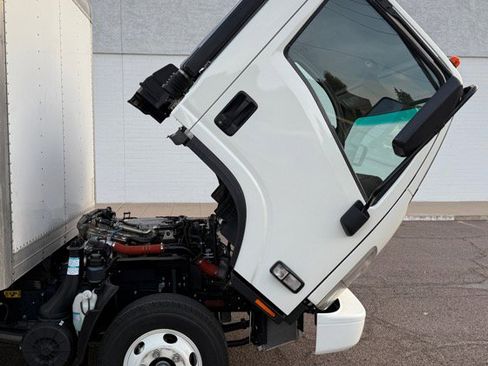 Used 2023 Isuzu NPR image 11