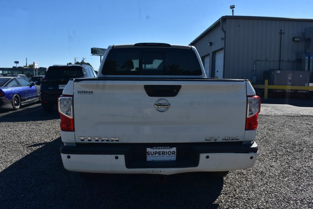 Used 2018 Nissan Titan SV w/ SV Convenience Package AWD/4WD image 5