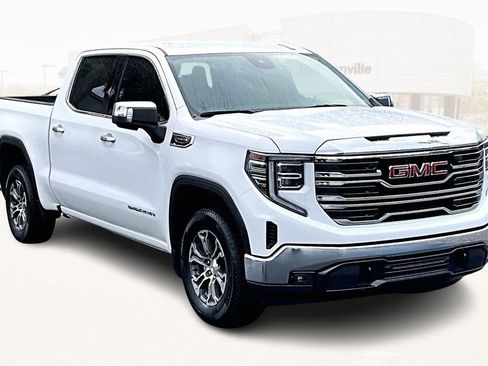 Used 2025 GMC Sierra 1500 SLT image 3