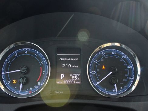 Used 2019 Toyota Corolla LE FWD image 11