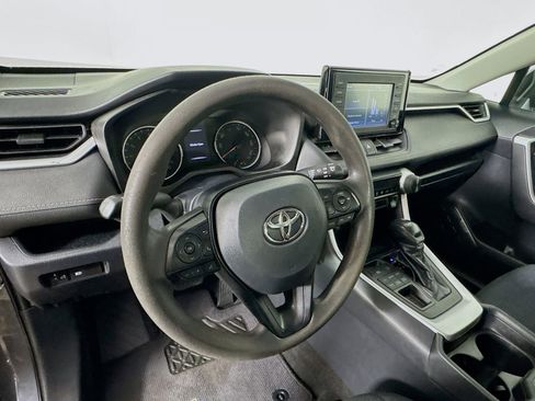 Used 2019 Toyota RAV4 LE AWD/4WD image 11