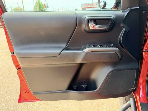 Certified 2019 Toyota Tacoma TRD Sport AWD/4WD image 17