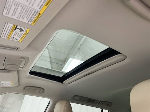 Used 2021 Nissan Armada SL w/ Captain's Chairs Package image 18