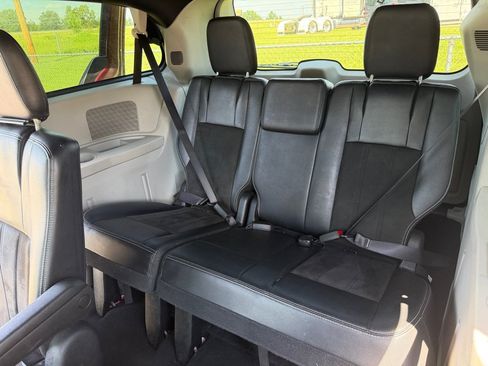 Used 2019 Dodge Grand Caravan SXT FWD image 26