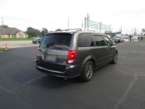 Used 2017 Dodge Grand Caravan SXT FWD image 8