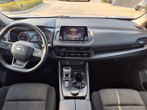 Used 2025 Nissan Rogue SV AWD/4WD image 25