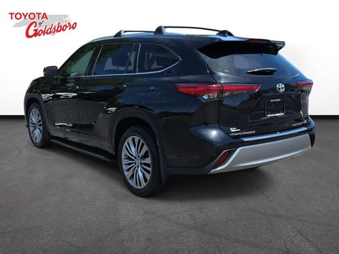 Used 2021 Toyota Highlander Platinum AWD/4WD image 7