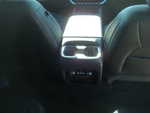 Used 2025 GMC Acadia Elevation w/ Elevation Premium Package FWD image 25