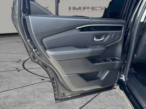 Used 2025 Honda Pilot EX-L image 28