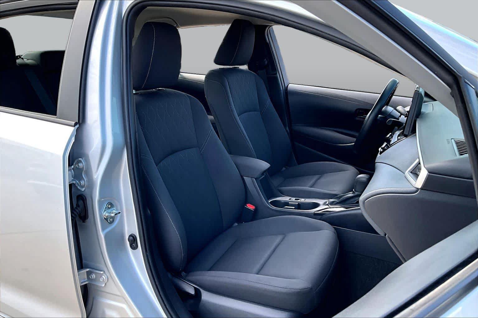 Used 2025 Toyota Corolla LE FWD image 9