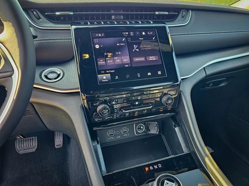 New 2025 Jeep Grand Cherokee L Altitude image 22