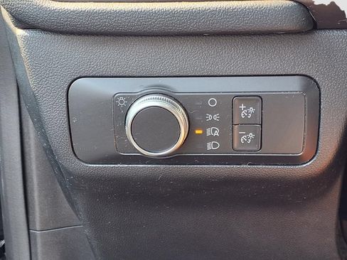 Used 2020 Ford Escape SE FWD image 19