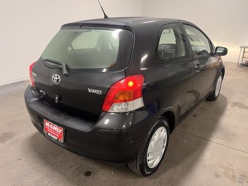 Used 2010 Toyota Yaris 2-Door Hatchback image 3