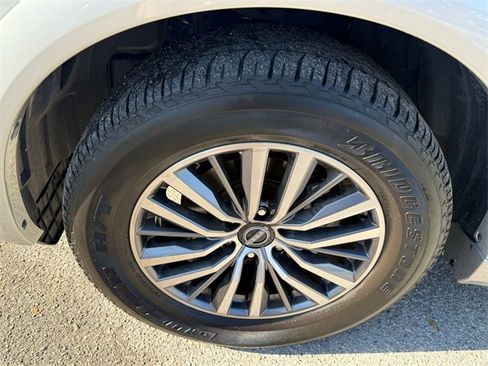 Used 2024 Nissan Armada SL w/ Captain's Chairs Package image 10