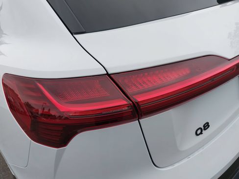 Used 2024 Audi Q8 e-tron Premium Plus w/ Premium Plus Package AWD/4WD image 38