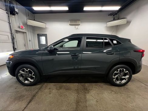 New 2026 Chevrolet Trax LT w/ LT Convenience Package FWD image 6