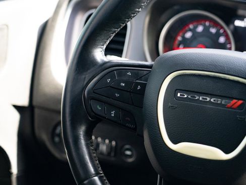Used 2019 Dodge Charger SXT RWD image 25