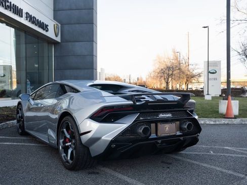 Used 2023 Lamborghini Huracan Tecnica image 17