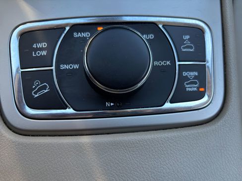 Used 2015 Jeep Grand Cherokee Overland w/ Advanced Technology Group image 29