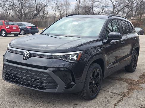 New 2026 Volkswagen Taos SE image 1