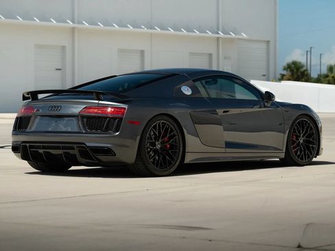 Used 2018 Audi R8 V10 RWD image 12