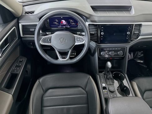 Used 2022 Volkswagen Atlas SEL Premium AWD/4WD image 3