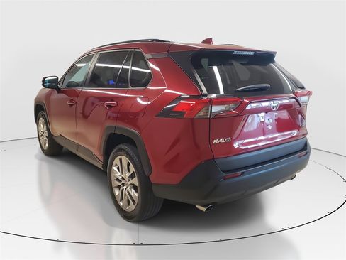 Used 2023 Toyota RAV4 XLE Premium image 6