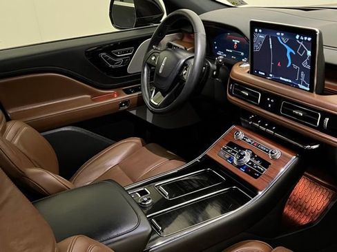 Used 2023 Lincoln Aviator Reserve w/ Equipment Group 201A image 24