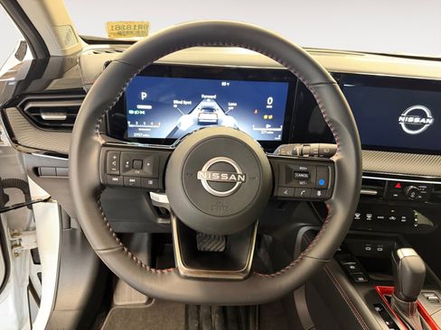 Used 2025 Nissan Kicks SR image 14