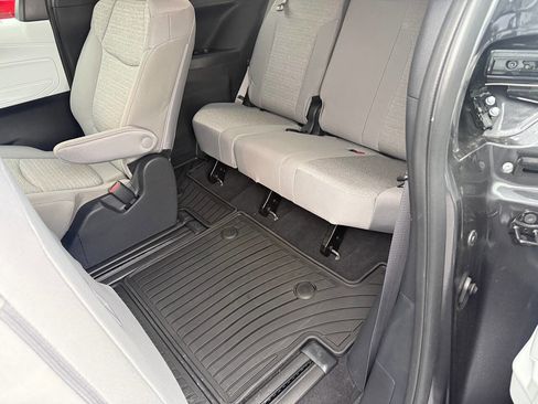 Used 2025 Toyota Sienna LE image 8