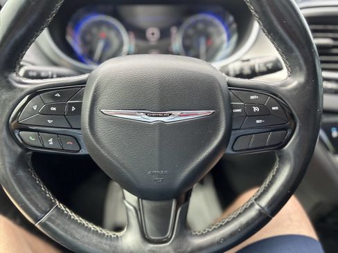 Used 2018 Chrysler Pacifica Touring-L Plus FWD image 19