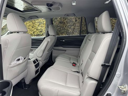 Used 2020 Honda Pilot Touring image 10