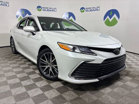 Used 2022 Toyota Camry XLE image 1
