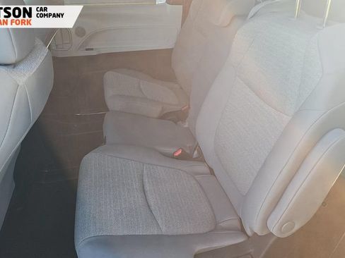 Used 2025 Toyota Sienna LE FWD image 8