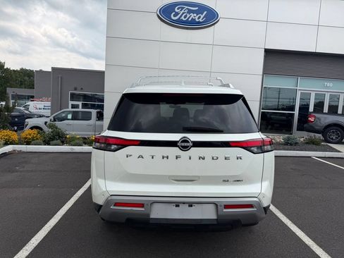Used 2023 Nissan Pathfinder SL AWD/4WD image 13