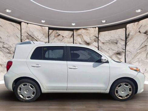 Used 2010 Scion xD image 4