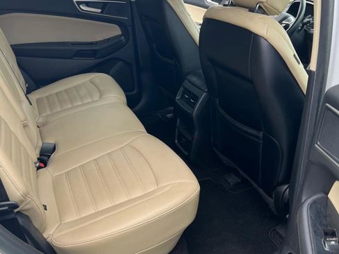 Used 2019 Ford Edge SEL w/ Equipment Group 201A AWD/4WD image 13