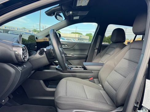 Used 2026 Chevrolet Equinox LT FWD image 4