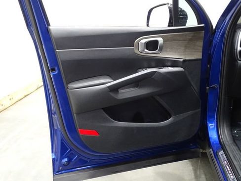 Used 2022 Kia Sorento EX w/ Panoramic Sunroof Package image 19