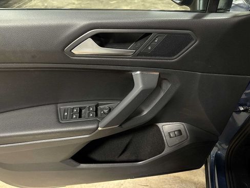 Used 2020 Volkswagen Tiguan SEL AWD/4WD image 23