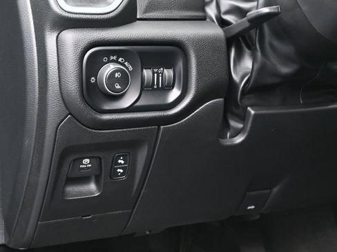 Used 2024 RAM 1500 Laramie AWD/4WD image 23