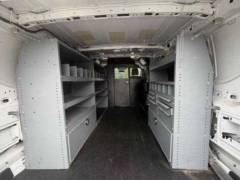 Used 2015 Ford Transit 250 130 Low Roof RWD image 9