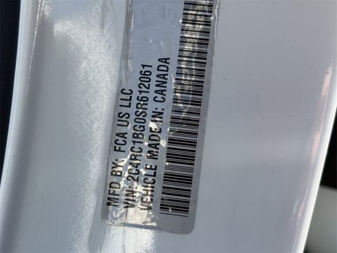 Used 2025 Chrysler Pacifica Select image 43