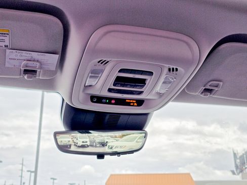 Used 2024 Buick Envision Avenir image 28